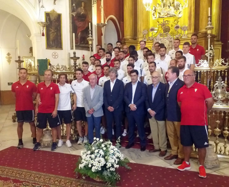 La foto de familia en la Iglesia del Juramento