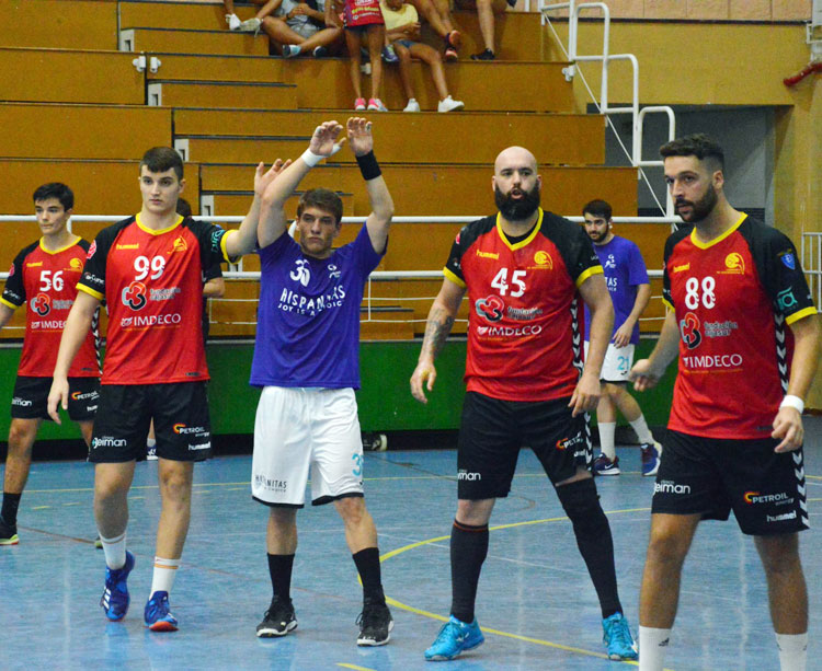 El Cajasur organizado en defensa ante un ataque rival