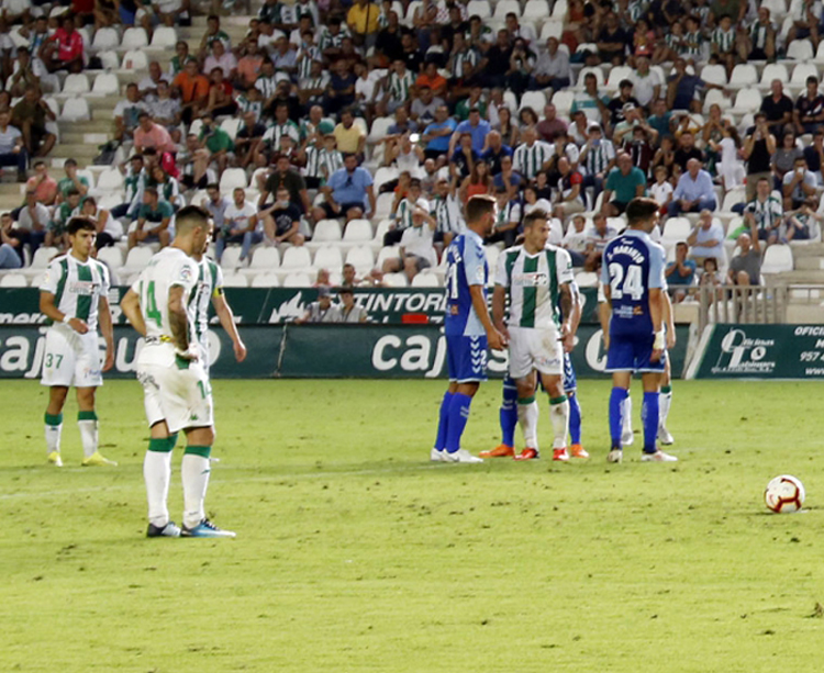 Jaime Romero se apresta a lanzar el penalti del pasado sábado, que erraría. Foto: Diego Álvarez