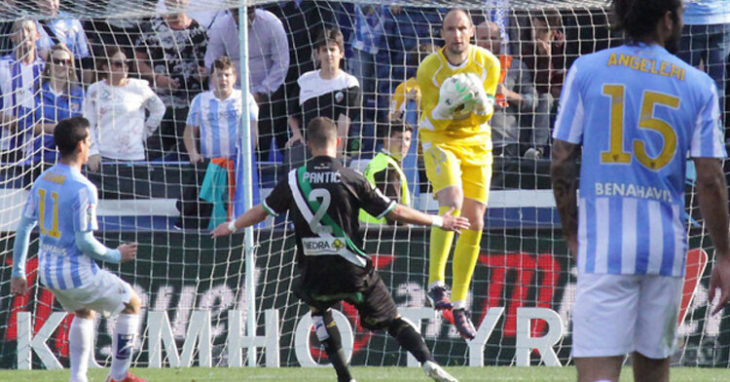 Saizar atrapa el balón. Autor: @LuisAlguacil