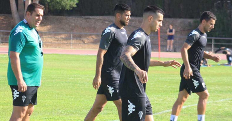 Sandoval prescindió de Jaime Romero y repesca a Aythami para la liga