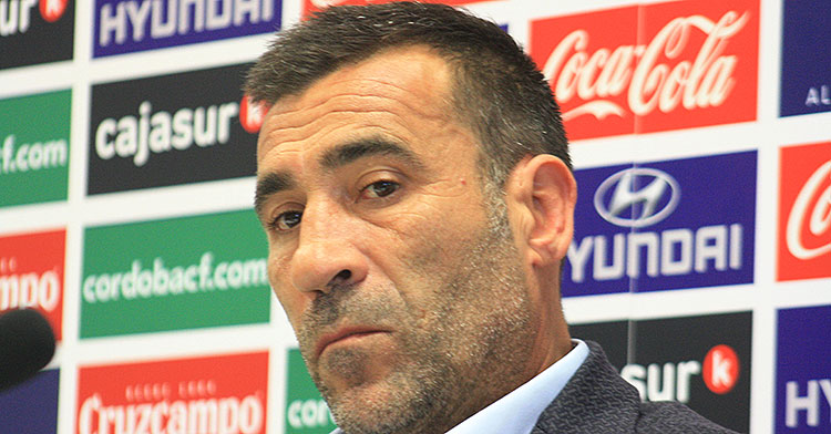 Raúl Agné en un momento de su presentación en la sala de prensa de El Arcángel