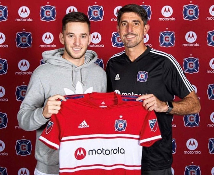 Álvaro Medrán con su nueva elástica. Foto: Chicago Fire