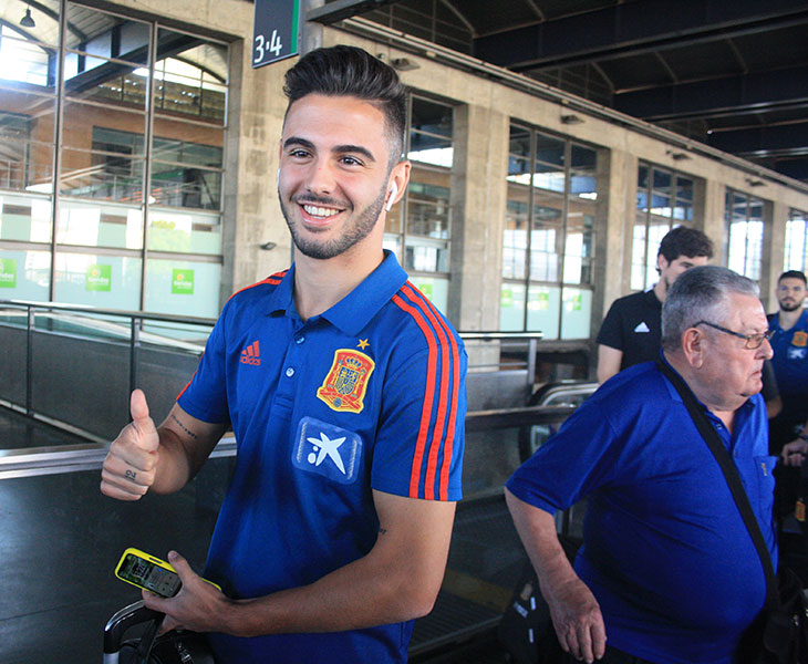 Andrés Martín a su llegada con la selección sub-21 a la estación de trenes de Córdoba