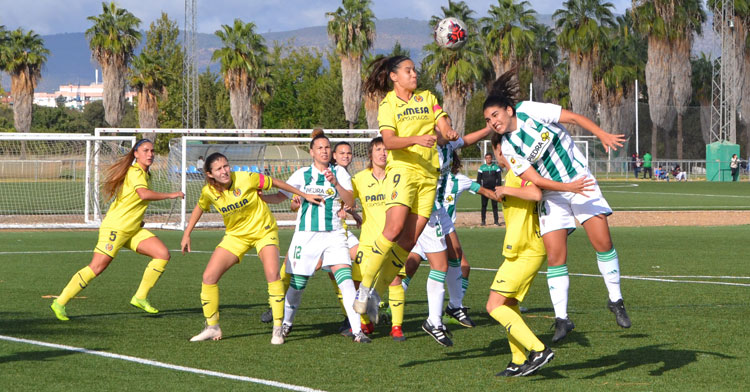 Las jugadoras del Córdoba intentando hacer daño en la estrategia. Autor: Javier Olivar