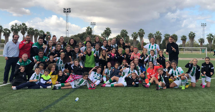 Las jugadoras del Córdoba celebrando la victoria. Foto: Córdoba CF