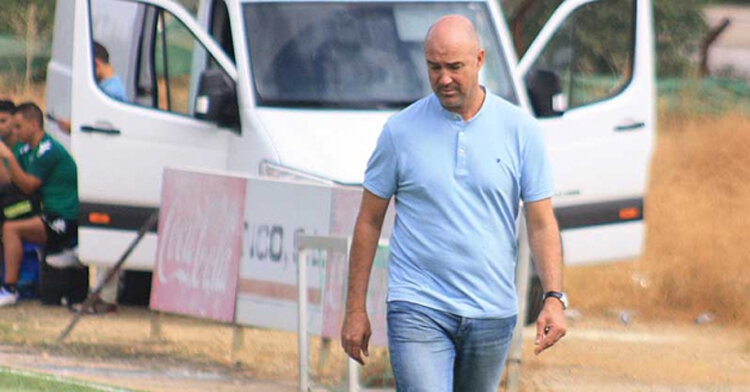 Berges conduciendo el balón con su zurda esta mañana en la Ciudad Deportiva