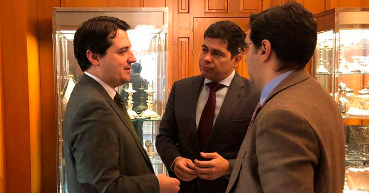 José María Bellido departido con Francisco Estepa y uno de sus asesorres