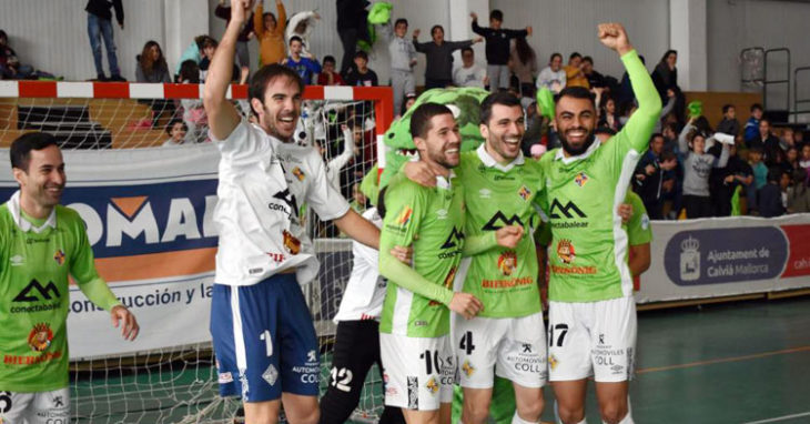 Carlos Barrón festejando con sus compañeros del Palma Futsal, Lolo Urbano entre ellos. Foto: Diario de Mallorca