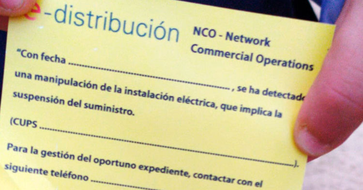 El documento que los empleados de la nueva marca de Endesa pegaron al contador de la Ciudad Deportiva