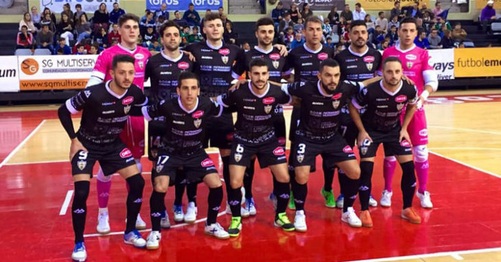 Manu Leal, abajo a la derecha, en la forma de formación del equipo en Zaragoza