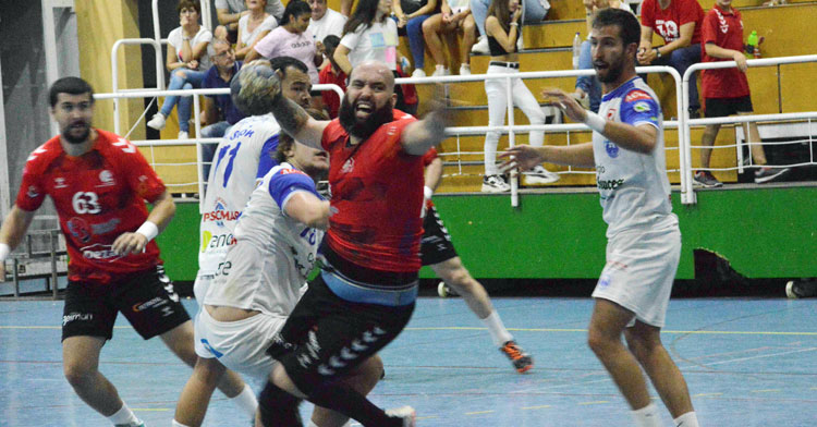 Filipe Martins lanzando en seis metros. Foto: Cajasur CBM