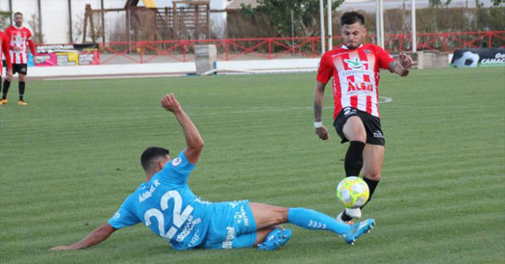 El Don Benito en su partido ante el Real Murcia. Foto: Carlos Pino / El Periódico de Extremadura