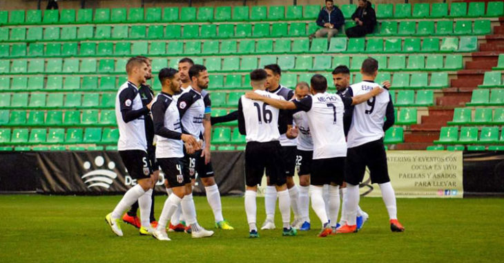 Los jugadores extremeños celebrando un tanto. Foto: AD Mérida