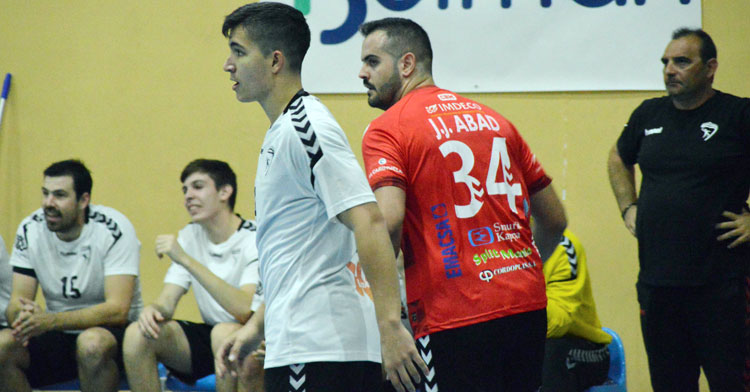 Jota, de rojo, en un partido de esta temporada. Foto: Cajasur CBM