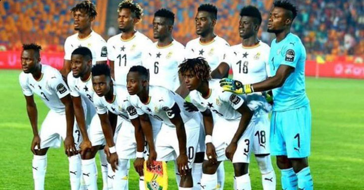 Owusu, a la izquierda, con la selección de Ghana