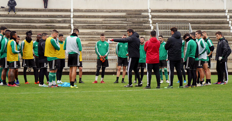La plantilla blanquiverde entrenando esta mañana. Foto: Córdoba CF