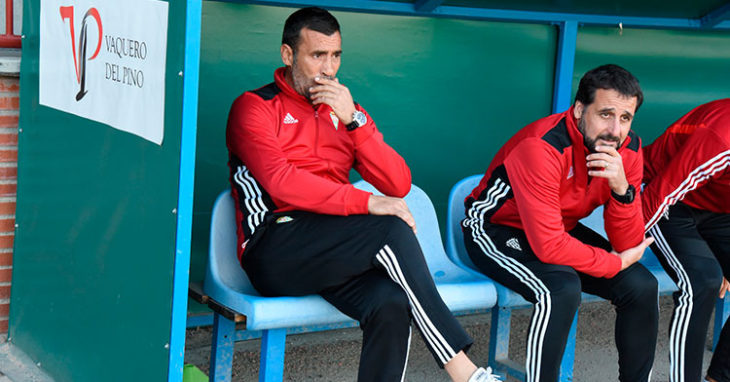 Preocupados. Raúl Agné y Arnau Sala siguiendo el juego del Córdoba en TalaverPreocupados. Raúl Agné y Arnau Sala siguiendo el juego del Córdoba en Talavera