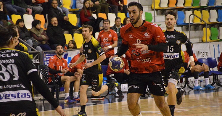 Esteban López en plena jugada. Foto: Cajasur CBM