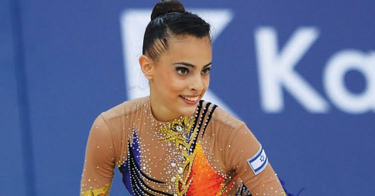 La gimnasta israelí Linoy Ashram durante una competición