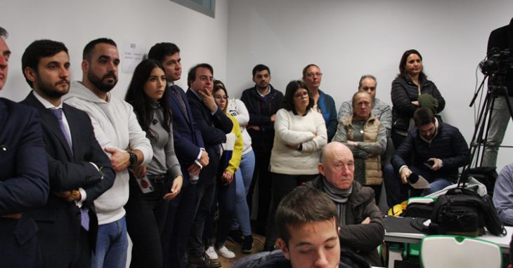 Personal no deportivo del Córdoba CF presentes en la rueda de prensa junto a los administradores judiciales. Autor: Paco Jiménez