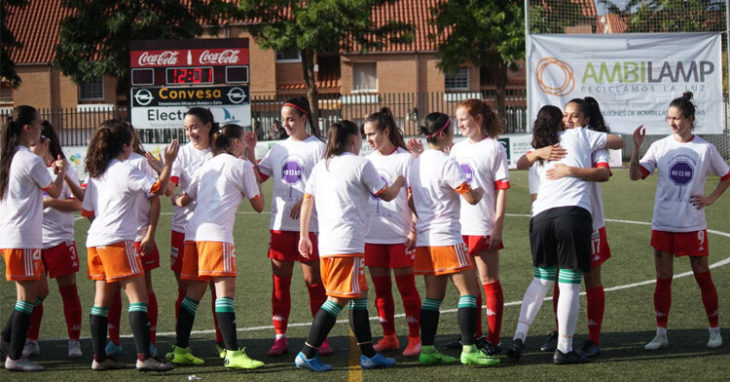 El saludo inicial entre ambos equipos. Foto: CD Santa Teresa