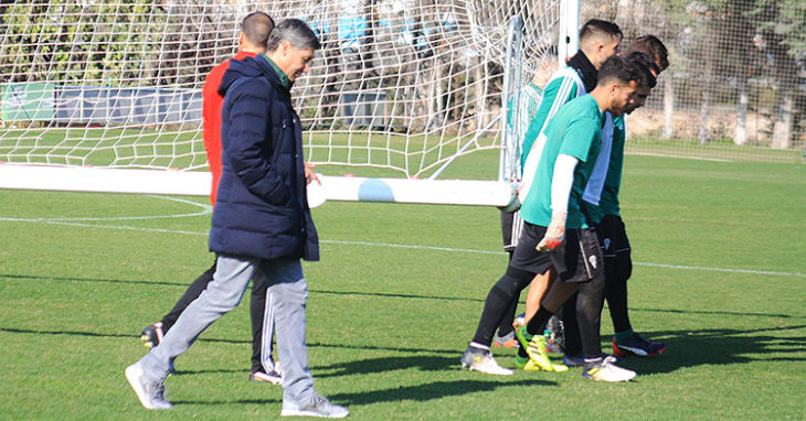 Alfonso Serrano en uno de los últimos entrenamientos antes de las vacaciones navideñas retirándose de la Ciudad Deportiva junto a Arnau Sala.