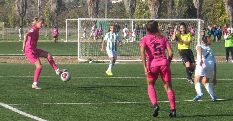 El trabajo defensivo volverá a ser importante para el Córdoba Femenino como ante el Málaga. Autor: Rafa Fernández