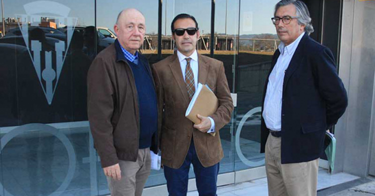 Representantes de Minoritarios en una imagen de hace unos meses antes de una reunión con el club. Autor: Paco Jiménez
