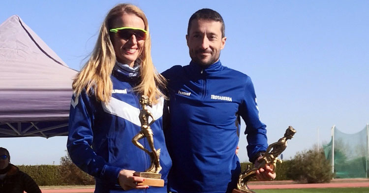 Raquel Hernández y Miguel Espinosa en el podio de Palma del Río