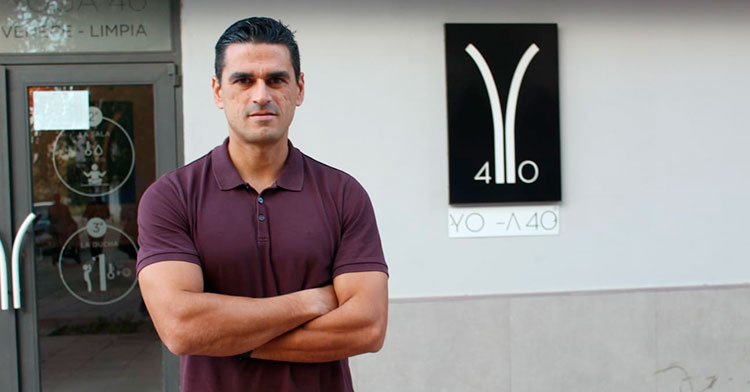 El campeón de Europa con España, Juan Gutiérrez 'Juanito', posando ya en su etapa como entrenador.