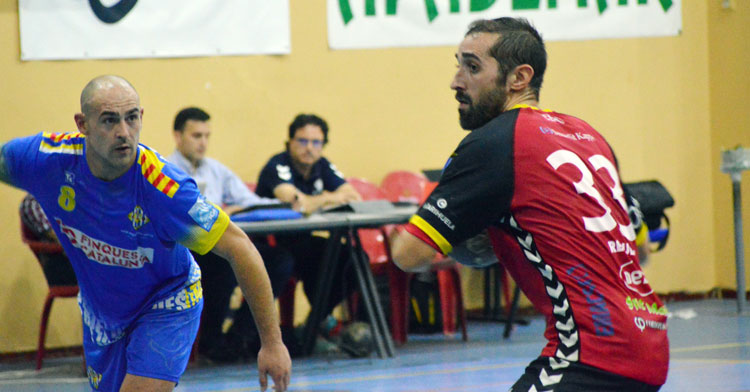 Alberto Requena se dispone a lanzar un siete metros. Foto: Cajasur CBM