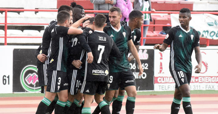 Los jugadores del Córdoba celebrando el tanto de Don Benito. Foto: Córdoba CF