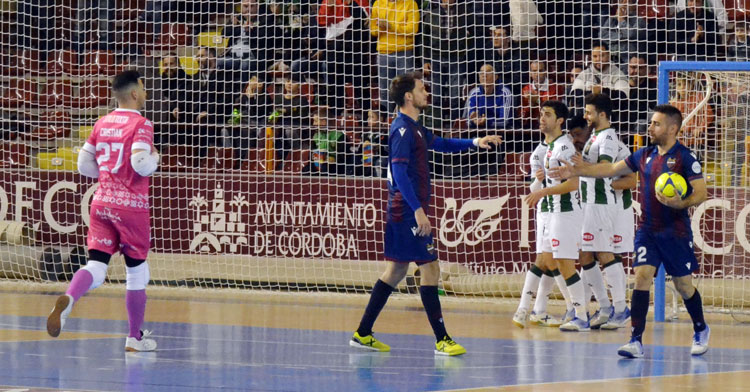 Los jugadores del Córdoba Patrimonio de la Humanidad celebrando un tanto. Autor: Javier Olivar