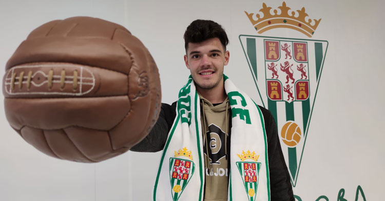 Fernando Rodríguez en una bonita instantánea de su llegada al club. Foto: CCF