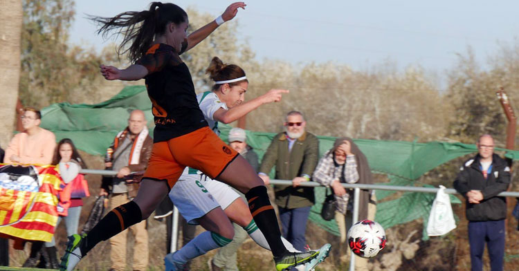 Mery Martí dispara en la acción del 1-0. Foto: Córdoba CF