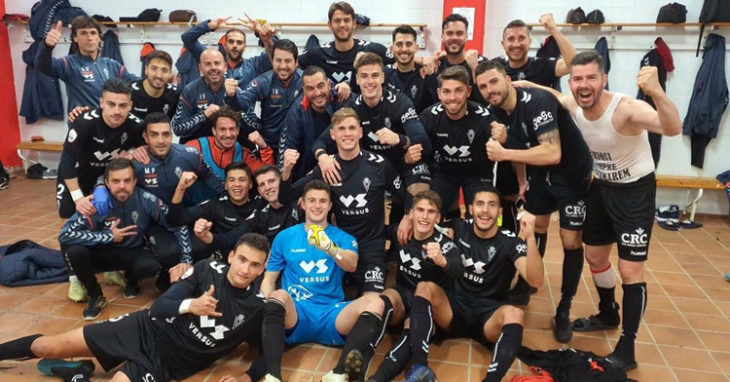 Los jugadores murcianistas celebrando su victoria en Algeciras. Foto: Real Murcia