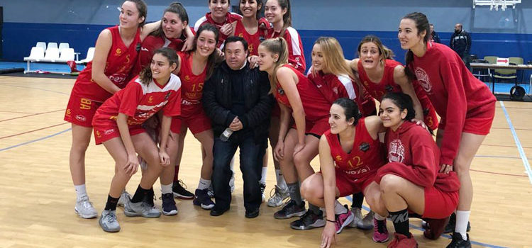 Las jugadoras del Maristas pudieron celebrar una victoria. Foto: @cbmaristascor