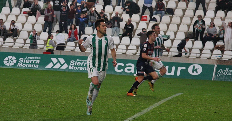 Carlos Valverde celebrando su tanto de penalti.