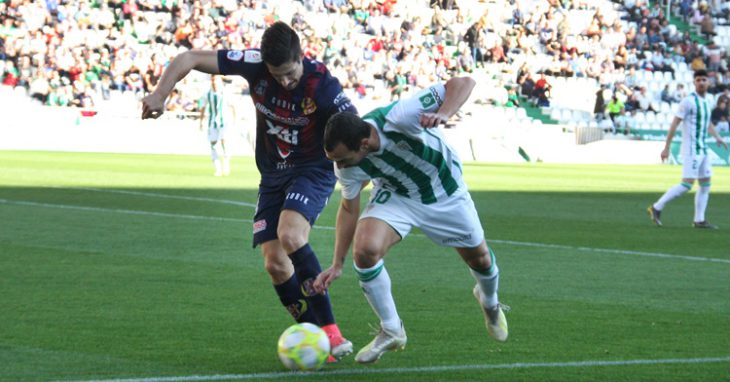 Miguel de las Cuevas en el partido ante el Yeclano, uno de los rivales directos del Córdoba contra el play-off. Autor: Paco Jiménez