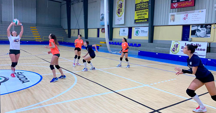 infantiles del Academia Córdoba durante un entrenamiento.