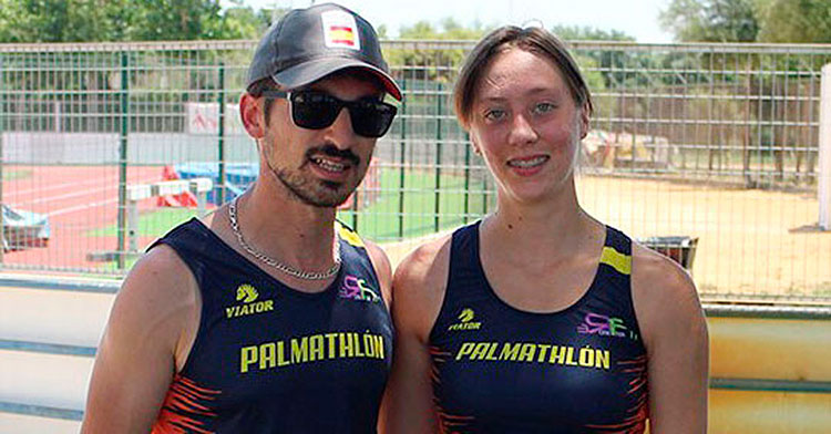 Ana María Chacón junto a su entrenador.
