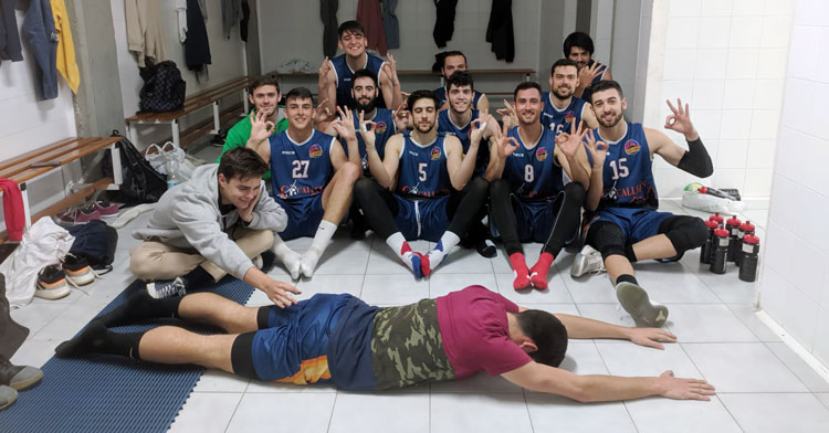 Los jugadores de Antonio Navas bromeando tras su victoria. Foto: CBC