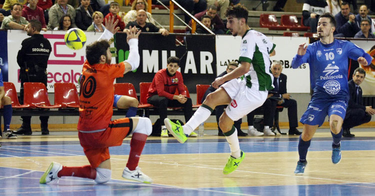 Dani Fernández en una jugada que no pudo culminar. Foto: Córdoba Futsal