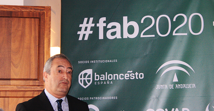 Antonio de Torres durante la presentación de la nueva imagen de la FAB.