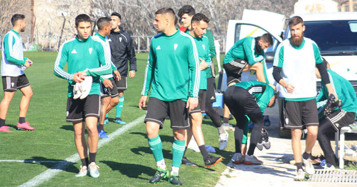 El cuestionado Jesús Álvaro junto a Xavi Molina a la conclusión de un entrenamiento.