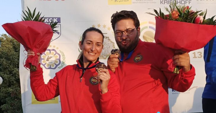 Fátima Gálvez y Alberto Fernández con la medalla de plata de la Copa del Mundo de Chipre. Foto: RFEDETO