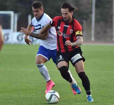 Fran González jugando con el Ermis Aradippou de Larnaca, Chipre.