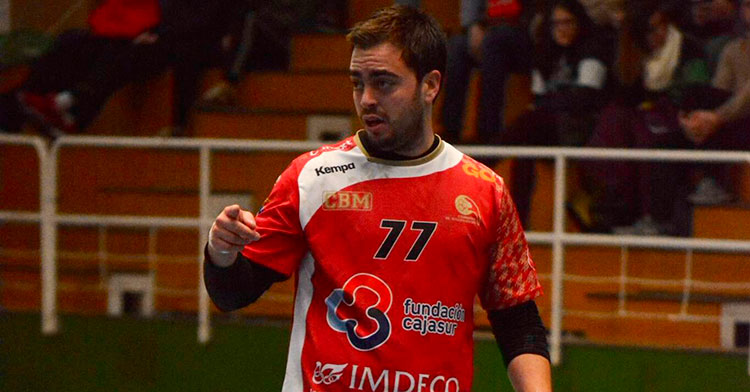 José Baena con la elástica del Cajasur Córdoba BM.