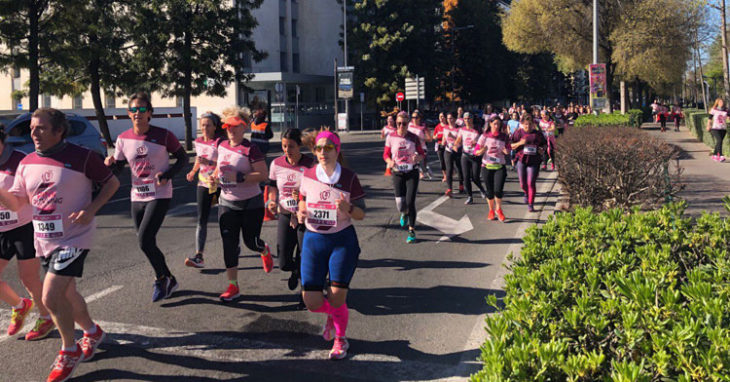Varias participantes de la Pink Running en la Avenida América